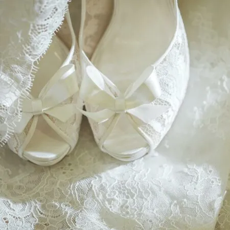 lace wedding shoes featured image