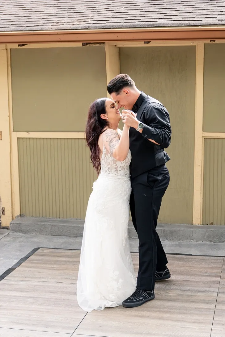 bride and groom's first dance 