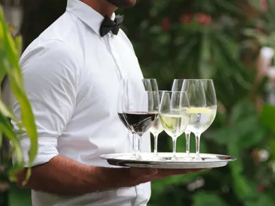 Six Essential Ways to Manage Bar Costs at the Reception