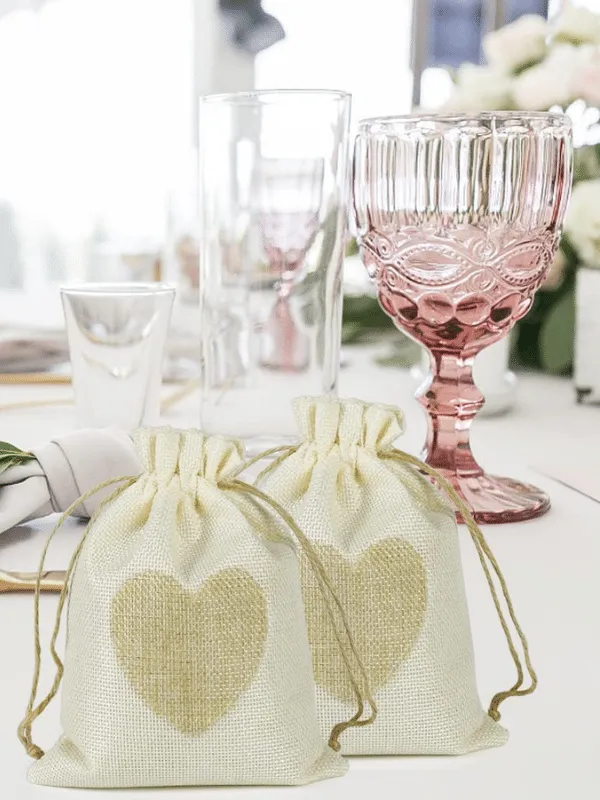 Creative, cute and affordable wedding favor packaging ideas and options from our favorite online resources.