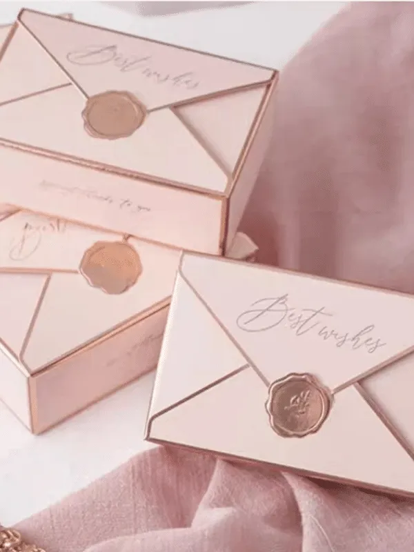 Creative, cute and affordable wedding favor packaging ideas and options from our favorite online resources.
