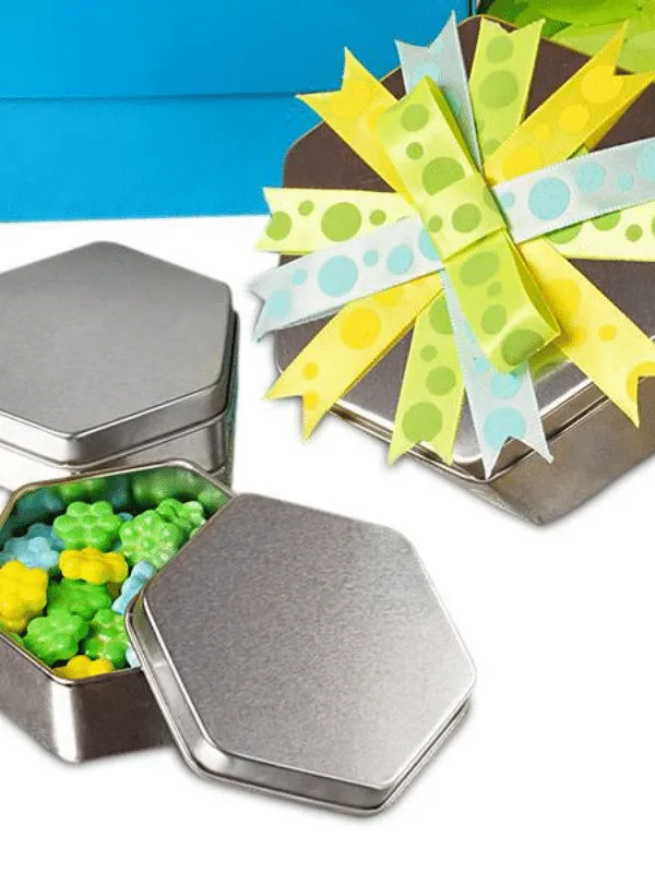 Creative, cute and affordable wedding favor packaging ideas and options from our favorite online resources.