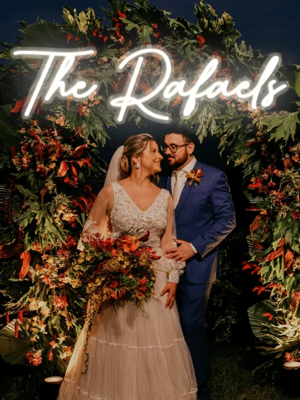 We’ve rounded up a list of items you could use to put together your own DIY wedding photo booth for your wedding reception. From backdrops to tech essentials and lighting, to props and accessories, here are some great finds to bring your photo booth dreams to life.
