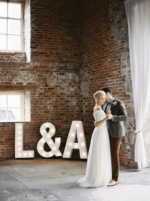 We’ve rounded up a list of items you could use to put together your own DIY wedding photo booth for your wedding reception. From backdrops to tech essentials and lighting, to props and accessories, here are some great finds to bring your photo booth dreams to life.