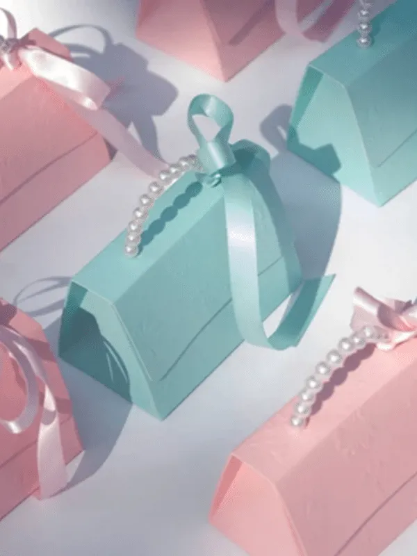Creative, cute and affordable wedding favor packaging ideas and options from our favorite online resources.