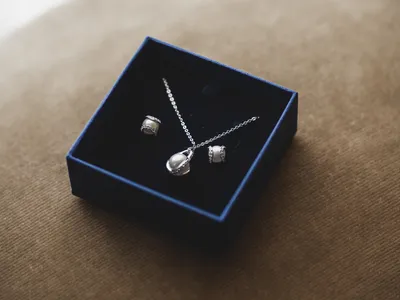 The Best Places to Find Affordable Wedding Jewelry